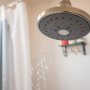 Panduan Memperbaiki Kepala Shower yang Tersumbat dan Airnya Kecil.